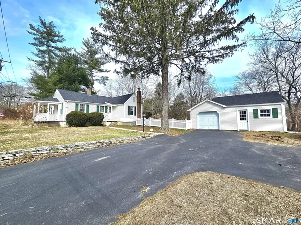 895 Vauxhall St Extension, Waterford, CT 06385