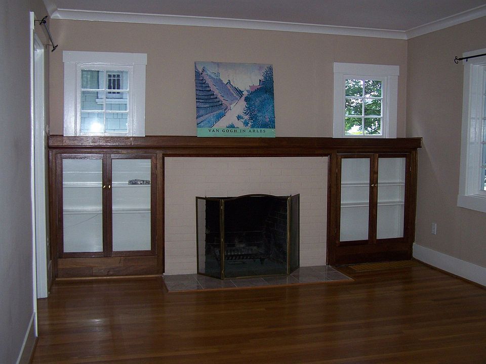 Livingroom with fireplace