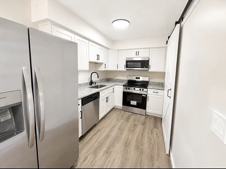 601 Bellevue Rd N — Photo 5