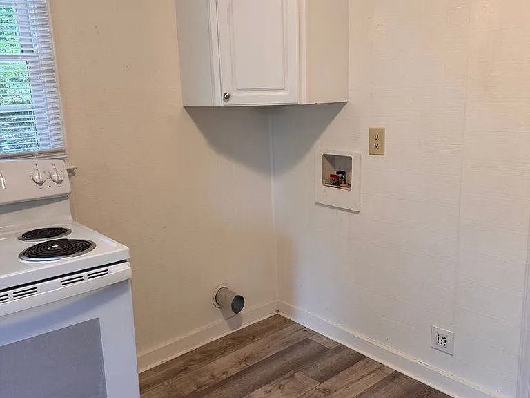 2218 Dixon St — Photo 6