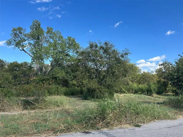 303 Inez Hardy Way, Grandview, TX 76050