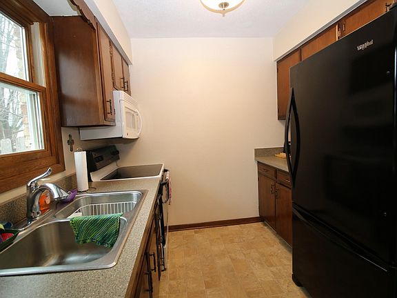 5th image of 1343 Barkley Ct