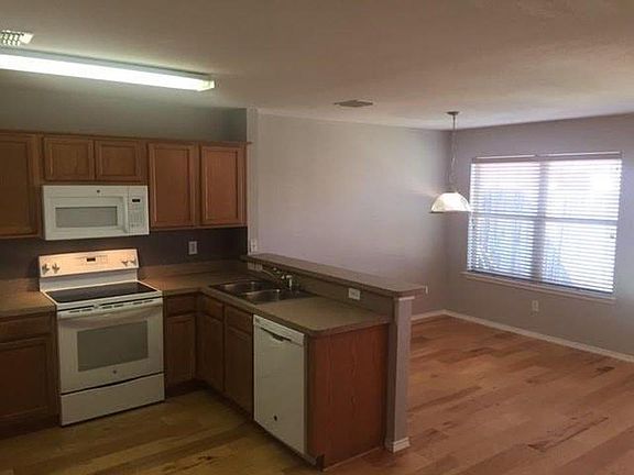 3rd image of 2309 Kingsway Dr