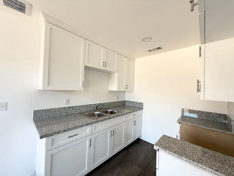 3328 N Marks Ave — Photo 35