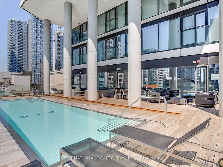 224 King St W #3801 — Photo 9