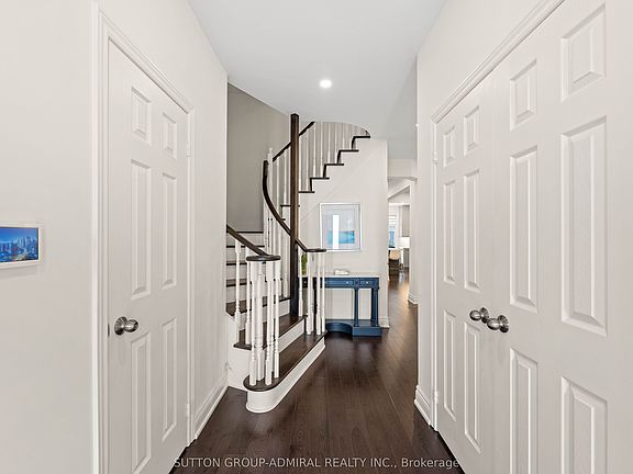 5th image of 57 Bentwood Cres