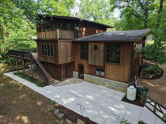 2nd image of 9121 Hickory Ridge Ln