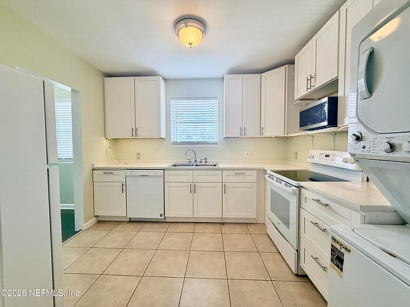 4th image of 2542 SPRING PARK Road