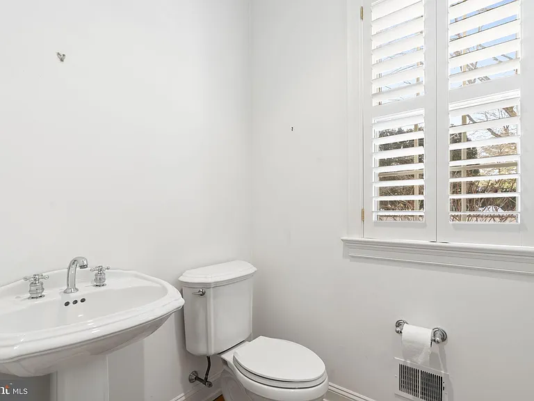 841 Mount Moro Rd — Photo 26