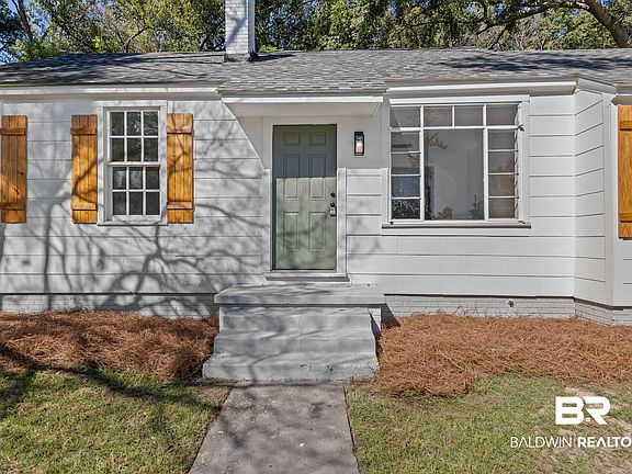 2nd image of 1400 N Cloverleaf Cir