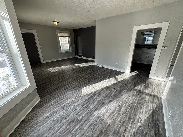 858 Kalamazoo Ave SE — Photo 5