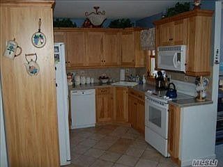 4th image of 73 Middlesex Ave