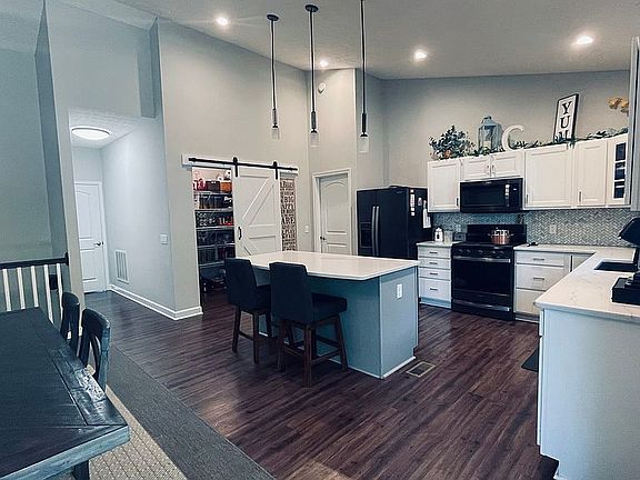 5th image of 915 Windamere Ln