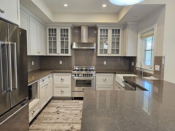 4th image of 925 S Ash Ave #1003