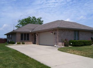 934 Ivanhoe Ln, Dyer, IN 46311
