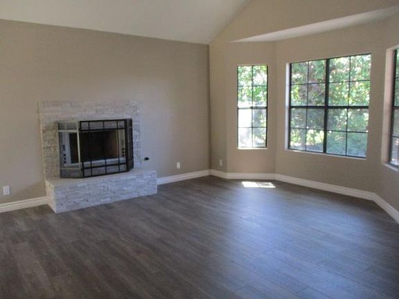 3rd image of 8360 Deering Ave