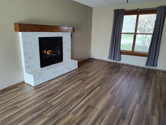 ventless gas log fireplace. Cozy. Pretty. Comfy. Peaceful.