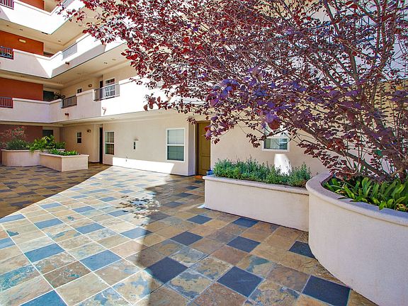 4th image of 11163 Aqua Vista St APT 101