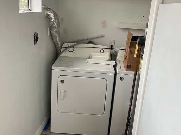 2nd image of 328 N Burlington Ave APT 4