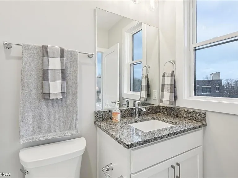 11218 N Park Pl — Photo 22