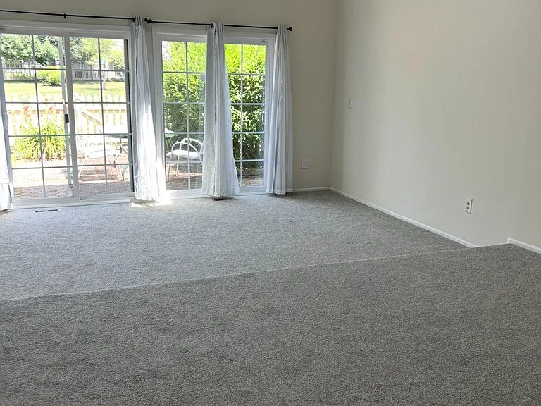 6 Stuyvesant Ct — Photo 4