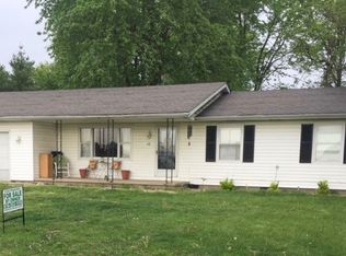 10 Mills Cart Rd, Salem, IL 62881