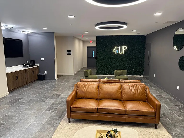 4UP Luxury Apartments — Photo 3