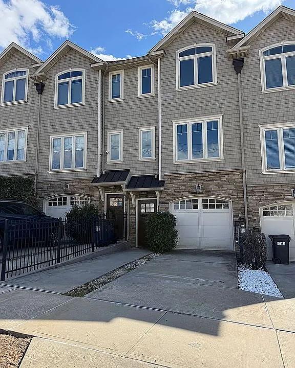 236 Lamberts Ln — exterior photo