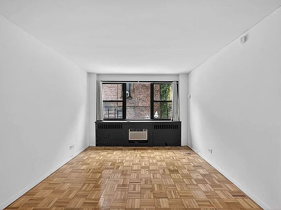4th image of 110 E 36th St APT 1E