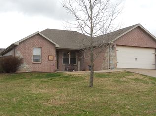 413 Echo Valley Cir, Reeds Spring, MO 65737