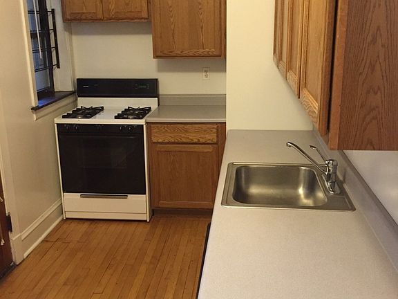 2nd image of 3501 N Greenview Ave #14481