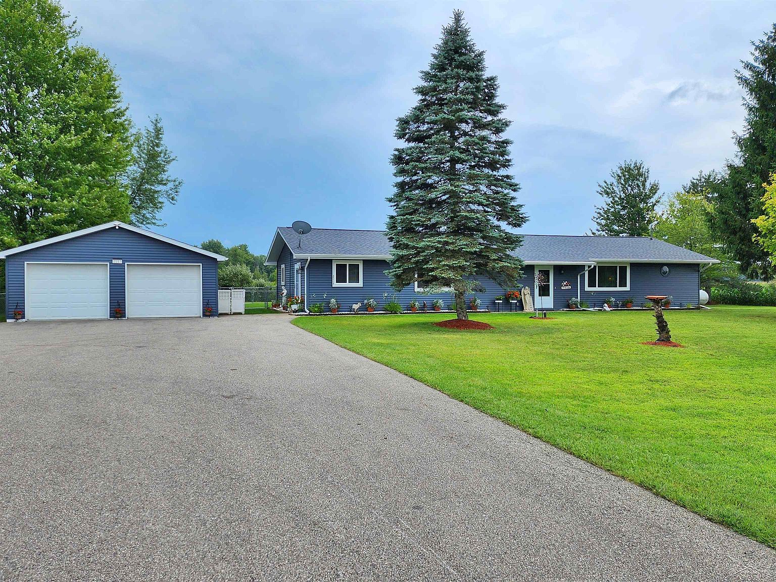2117 W Erickson Rd, Linwood, MI 48634 Zillow