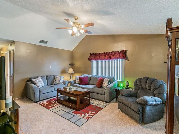 4th image of 9408 Margaret Ave
