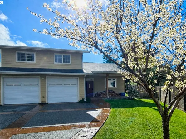 1006 Ruth Ln, Brookings, OR 97415