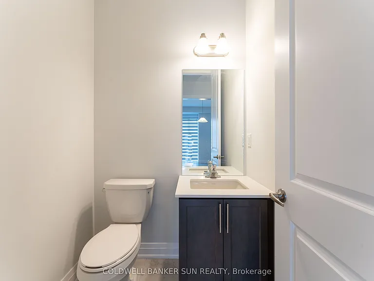 166 Prince Charles Cres — Photo 9