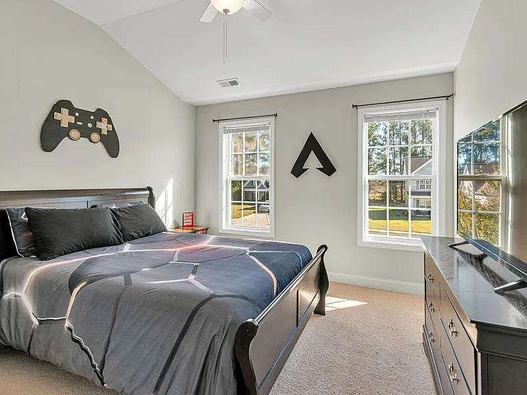 218 Maidstone Dr — Photo 32