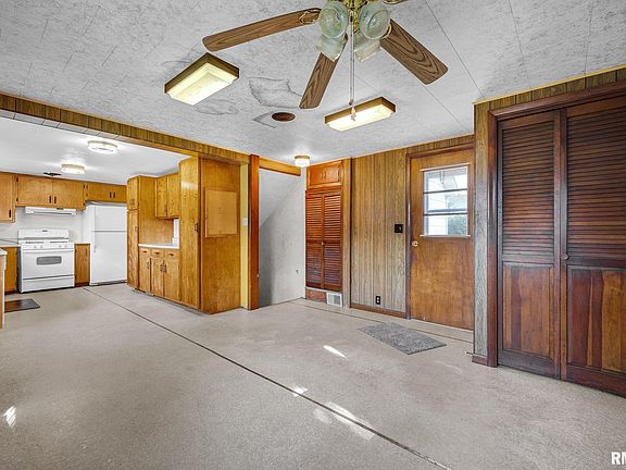 11th image of 239 N Elmwood Rd
