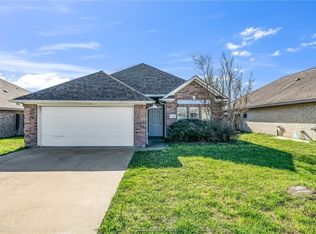 916 Gardenia St, College Station, TX 77845