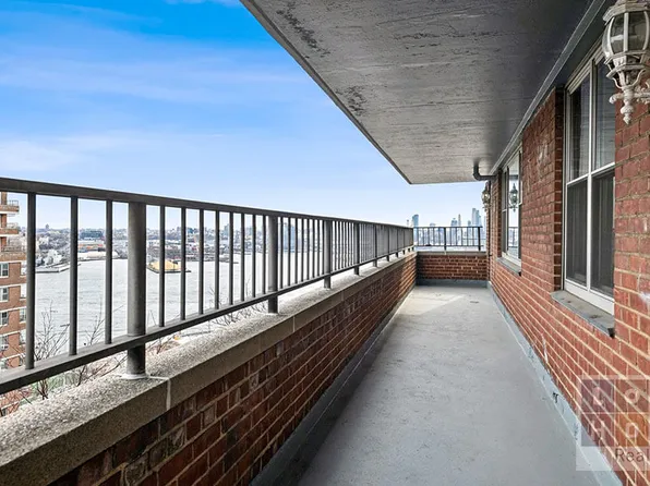 577 Grand Street image 19 of 29