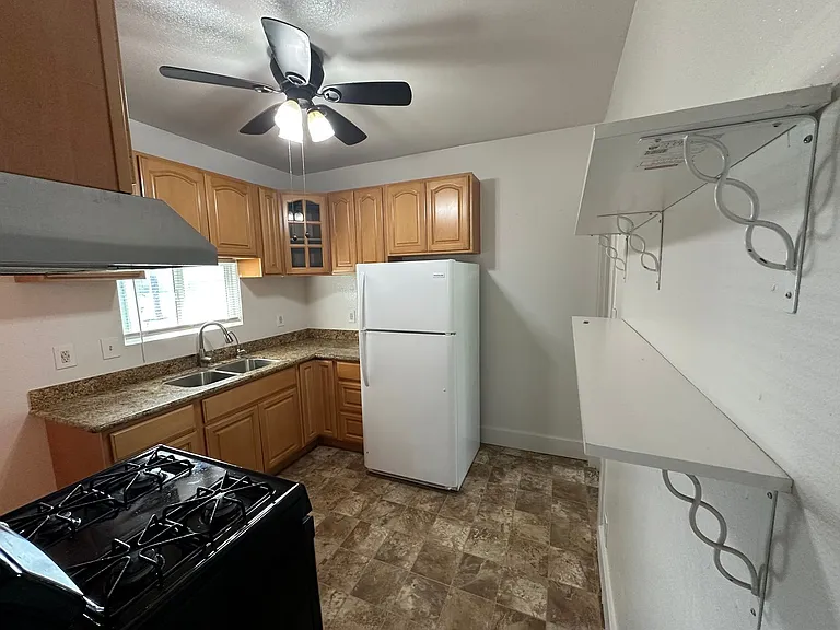 807 G St — Photo 10