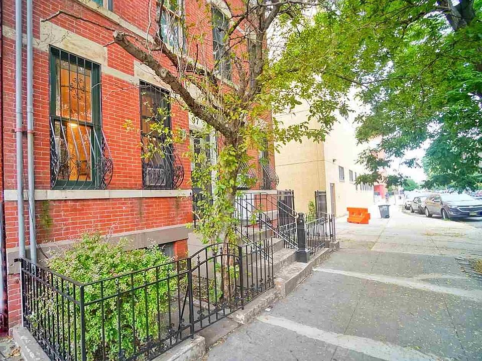 1st image of 97 Bright St APT 3R