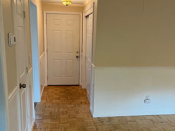 3rd image of 80 Greenwood Ct