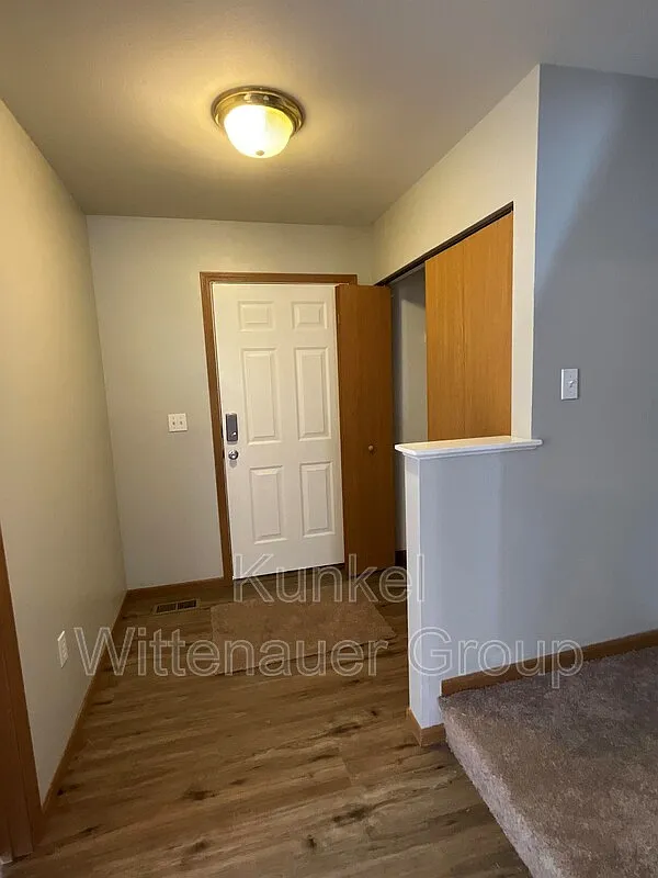 4 bed, 2.5 bath, 2400 sqft, $1,950 — Photo 3