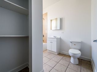2817 E 77th St #7707-2B, Chicago, IL 60649