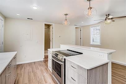 3rd image of 1116 Main St #101