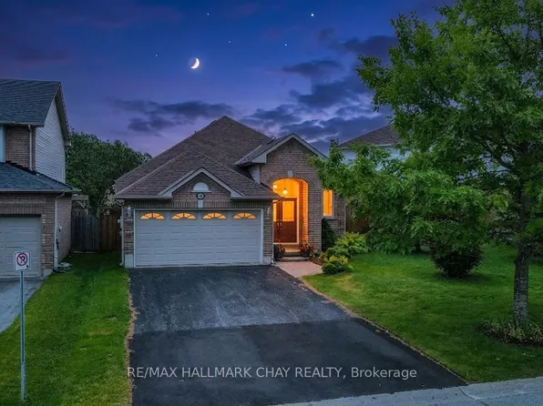 305 Stanley St, Barrie, ON L4M 6X6