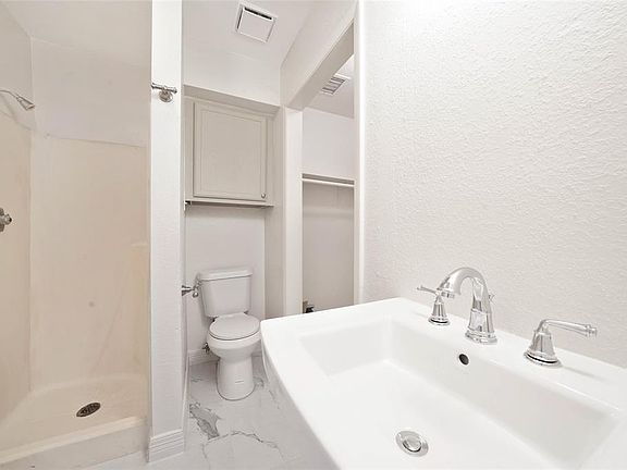 4th image of 9217 Vogue Ln APT B
