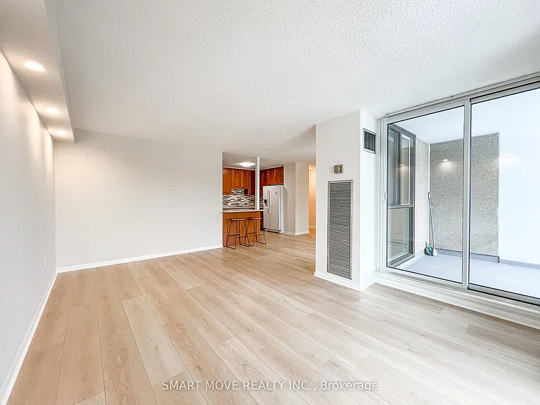 1300 Mississauga Valley Blvd #303 — Photo 10