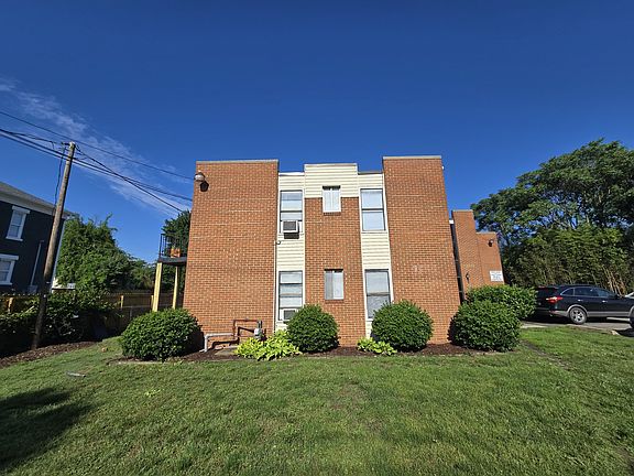 2nd image of 3012 Chamberlayne Ave #108
