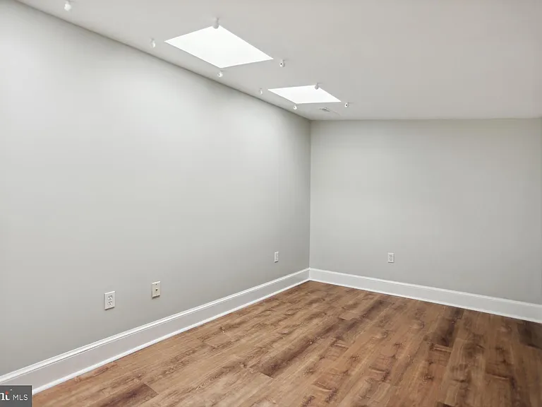 676 4th St NE #402 — Photo 17